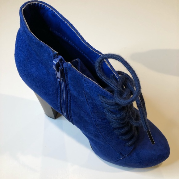 Diva Lounge Platform Booties - Picture 2 of 7